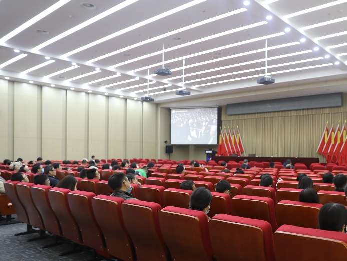 华球体育（中国）科技公司总院师生收看2020年全国科学道德和学风建设宣讲教育报告会