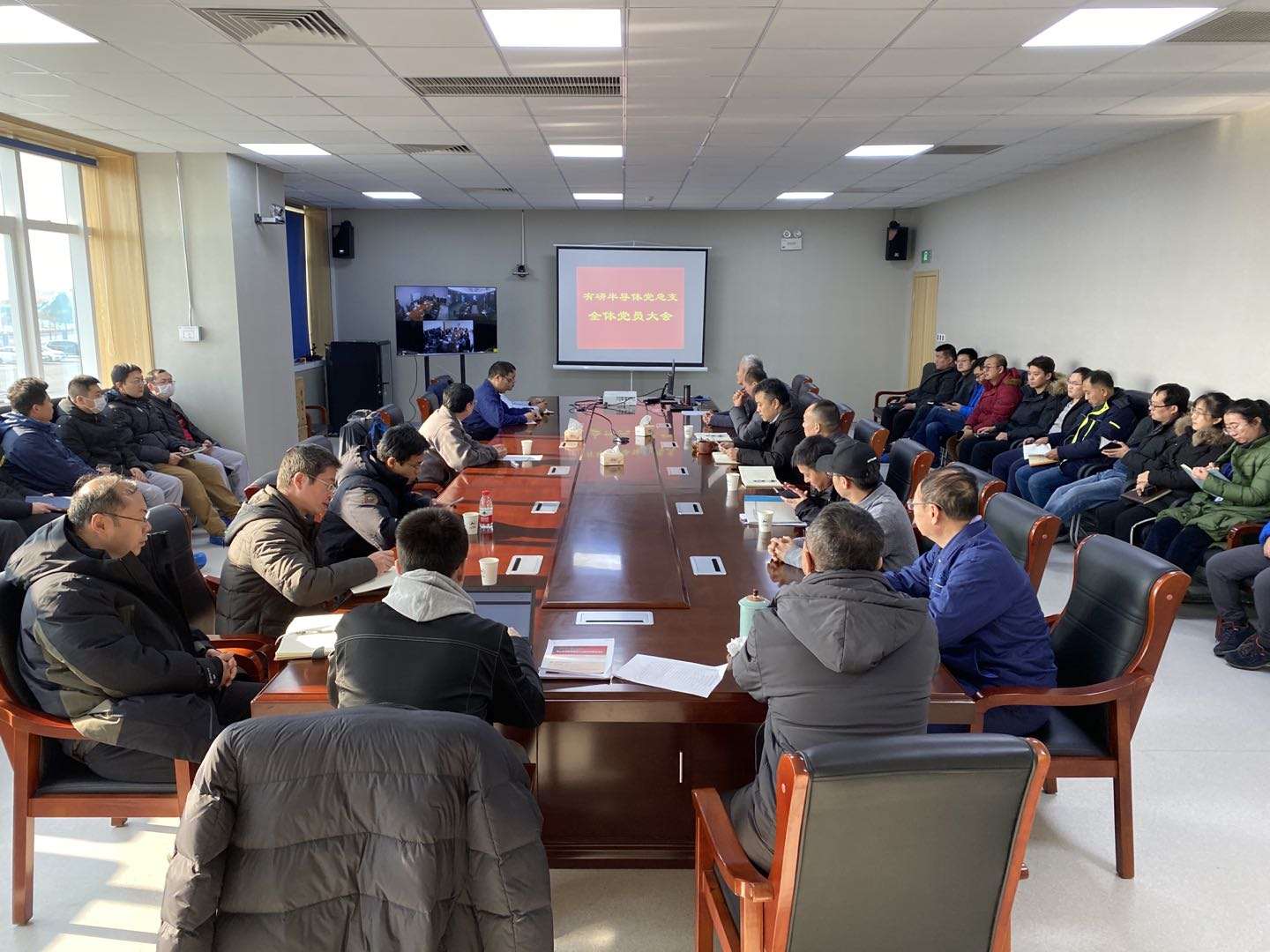 华球体育（中国）科技公司集团党委委员、副总经理李彦利到山东华球体育（中国）科技公司半导体宣讲党的十九届五中全会精神