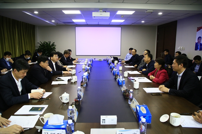 威海市委书记张海波一行到访华球体育（中国）科技公司集团