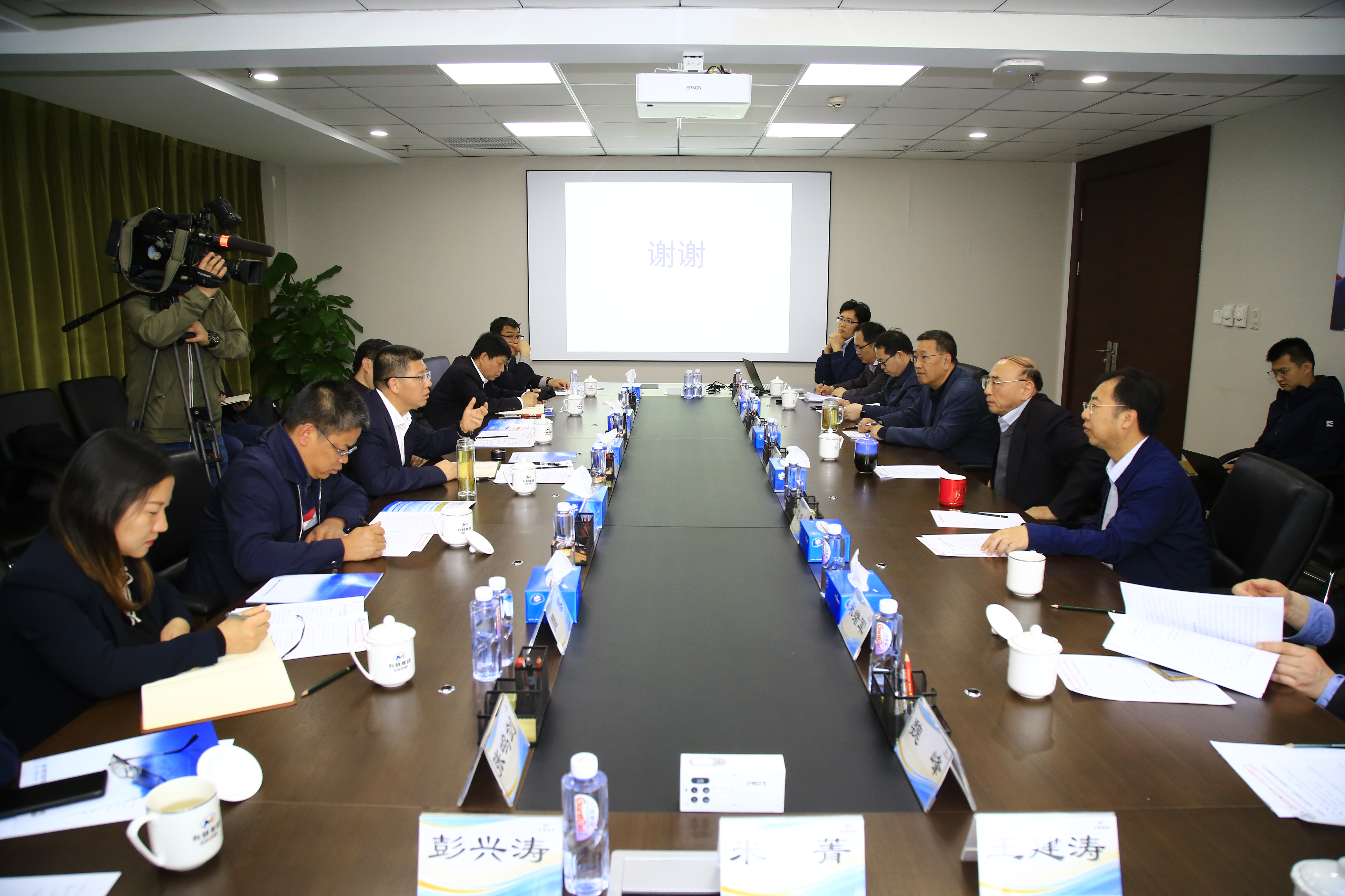怀柔区委副书记、区长于庆丰一行到访华球体育（中国）科技公司集团