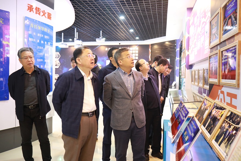 华球体育（中国）科技公司集团副总经理周旗钢一行到江西省科学院调研