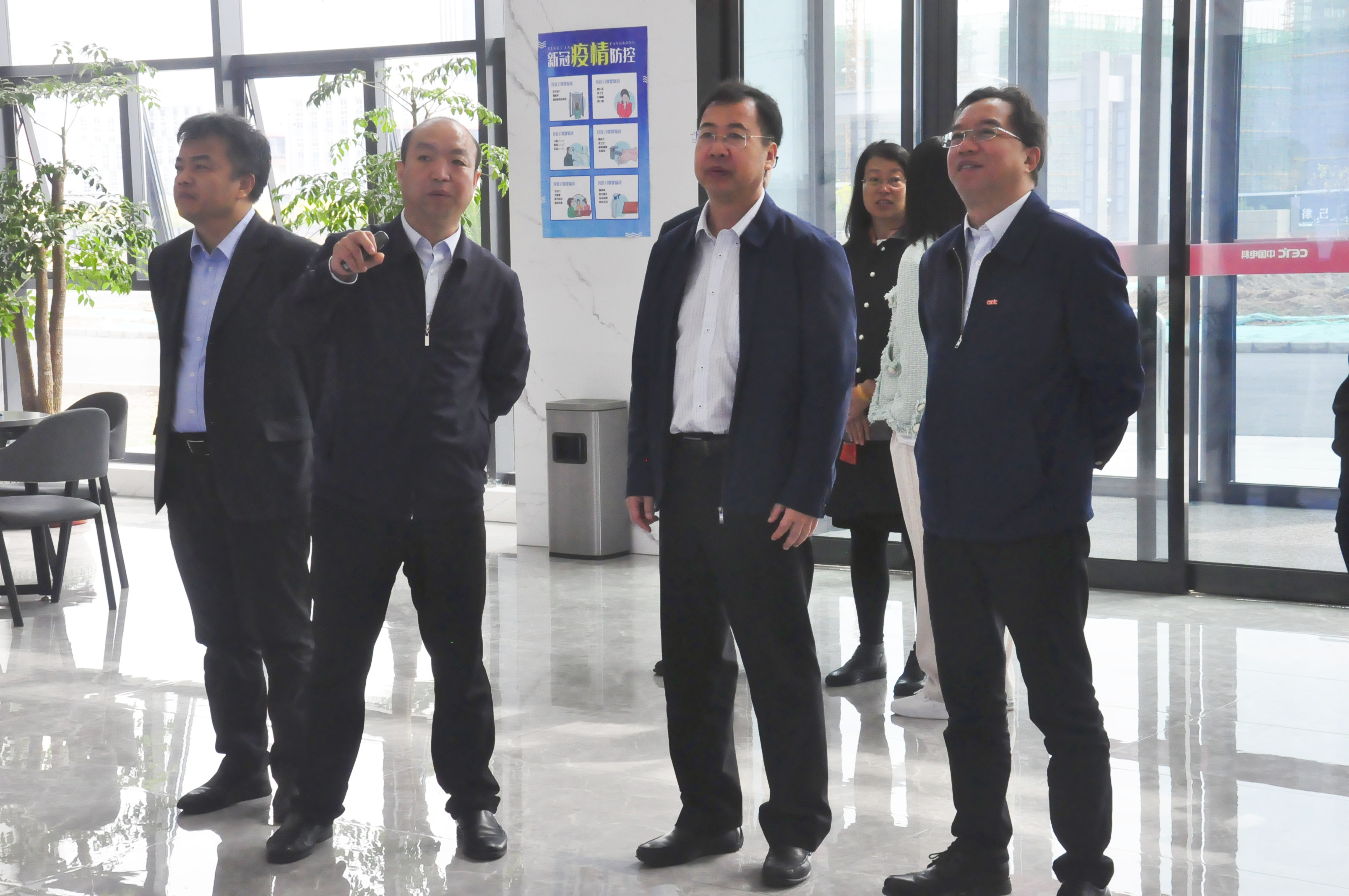 华球体育（中国）科技公司集团党委书记、董事长赵晓晨到中电科半导体材料有限公司参观交流