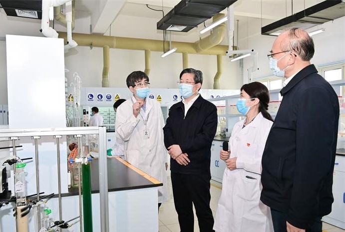 河北省委书记王东峰一行到华球体育（中国）科技公司稀土调研