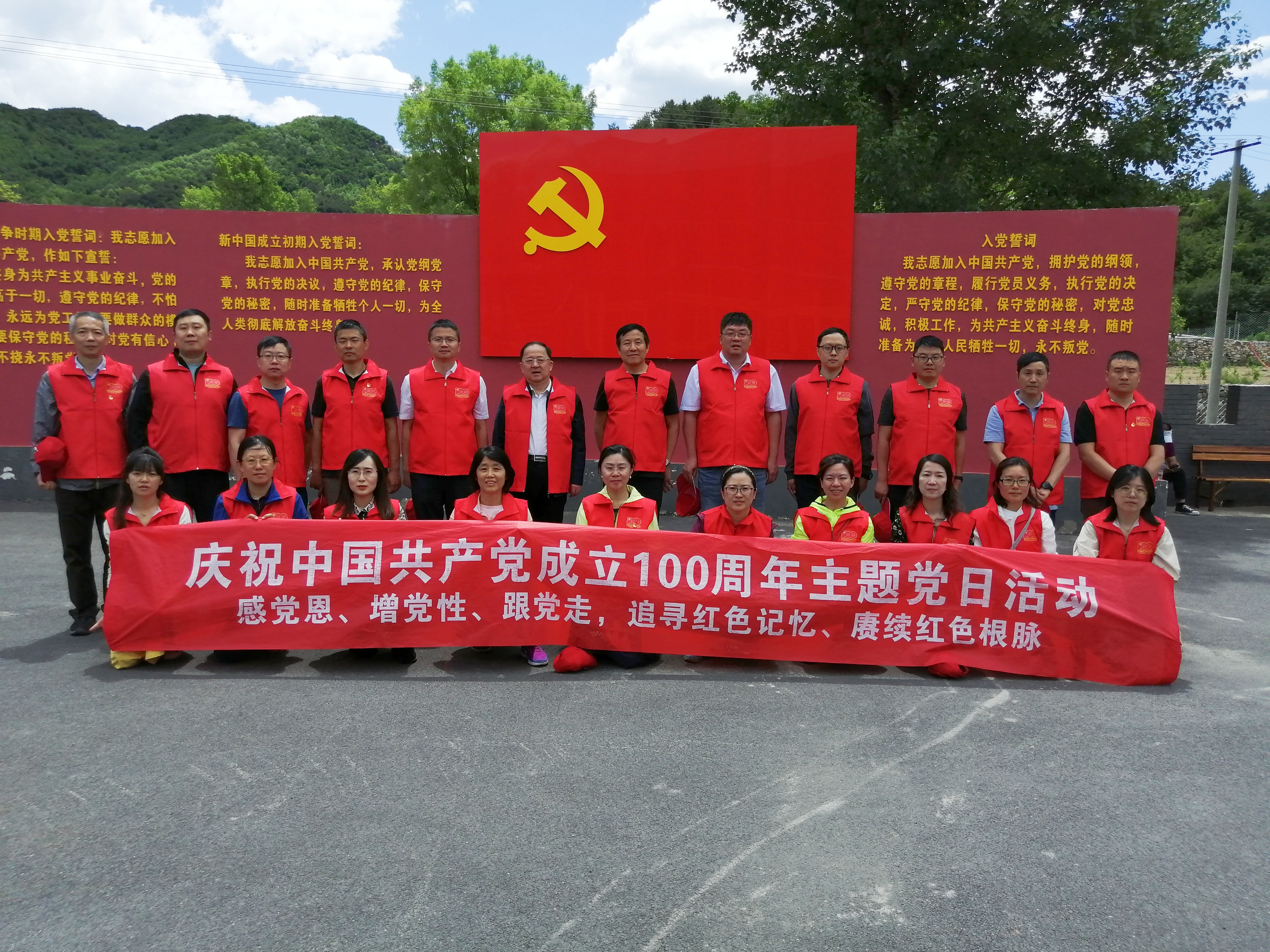 华球体育（中国）科技公司集团和矿冶集团开展科技创新结对共建党日活动