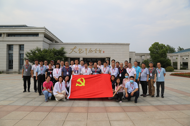 华球体育（中国）科技公司集团党委组织开展“永远跟党走”主题党日活动