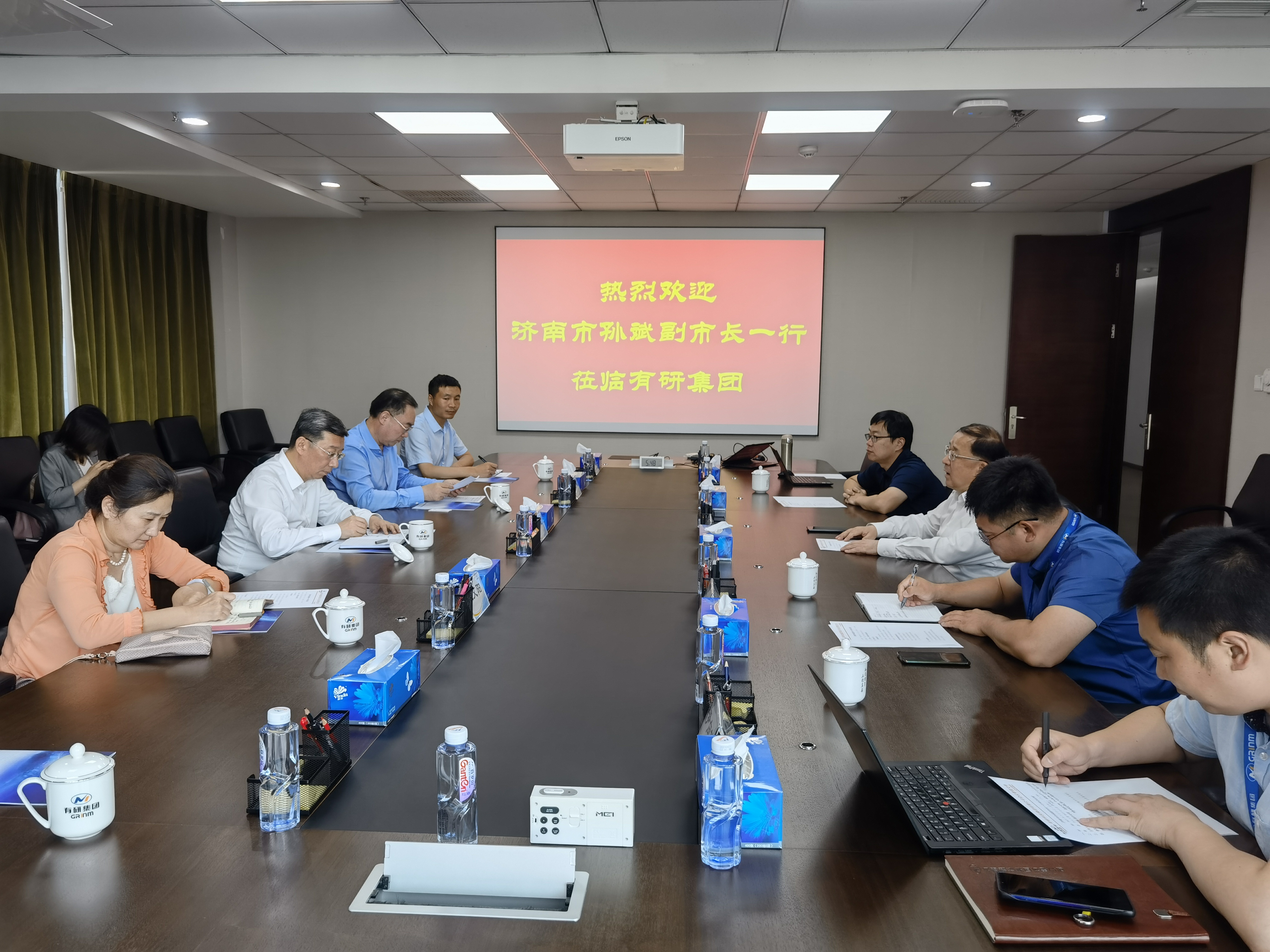 济南市副市长孙斌一行到访华球体育（中国）科技公司集团