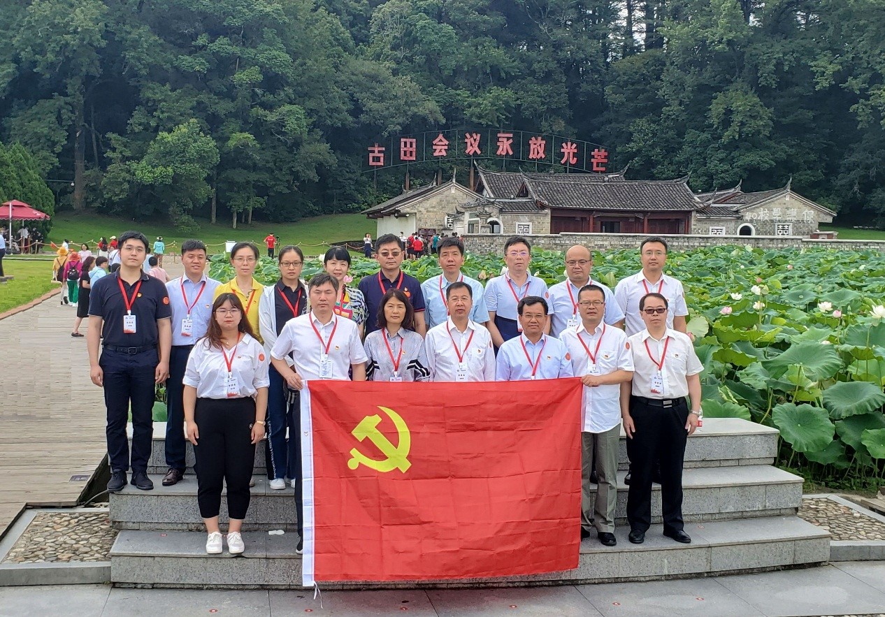华球体育（中国）科技公司集团赴福建开展“永远跟党走”主题党日活动