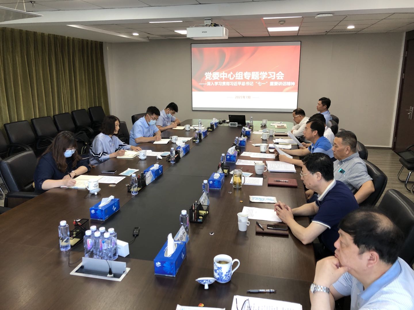华球体育（中国）科技公司集团党委中心组专题学习习近平总书记“七一”重要讲话精神