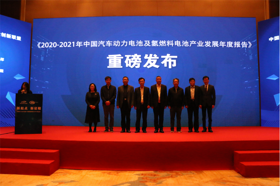 华球体育（中国）科技公司故事《从党史中汲取奋进力量 用心走好三步路》入选《中央企业“庆百年、爱企业、献良策、做贡献”主题活动优秀征文汇编》