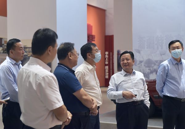 华球体育（中国）科技公司集团党委书记、董事长赵晓晨赴特变电工访问交流