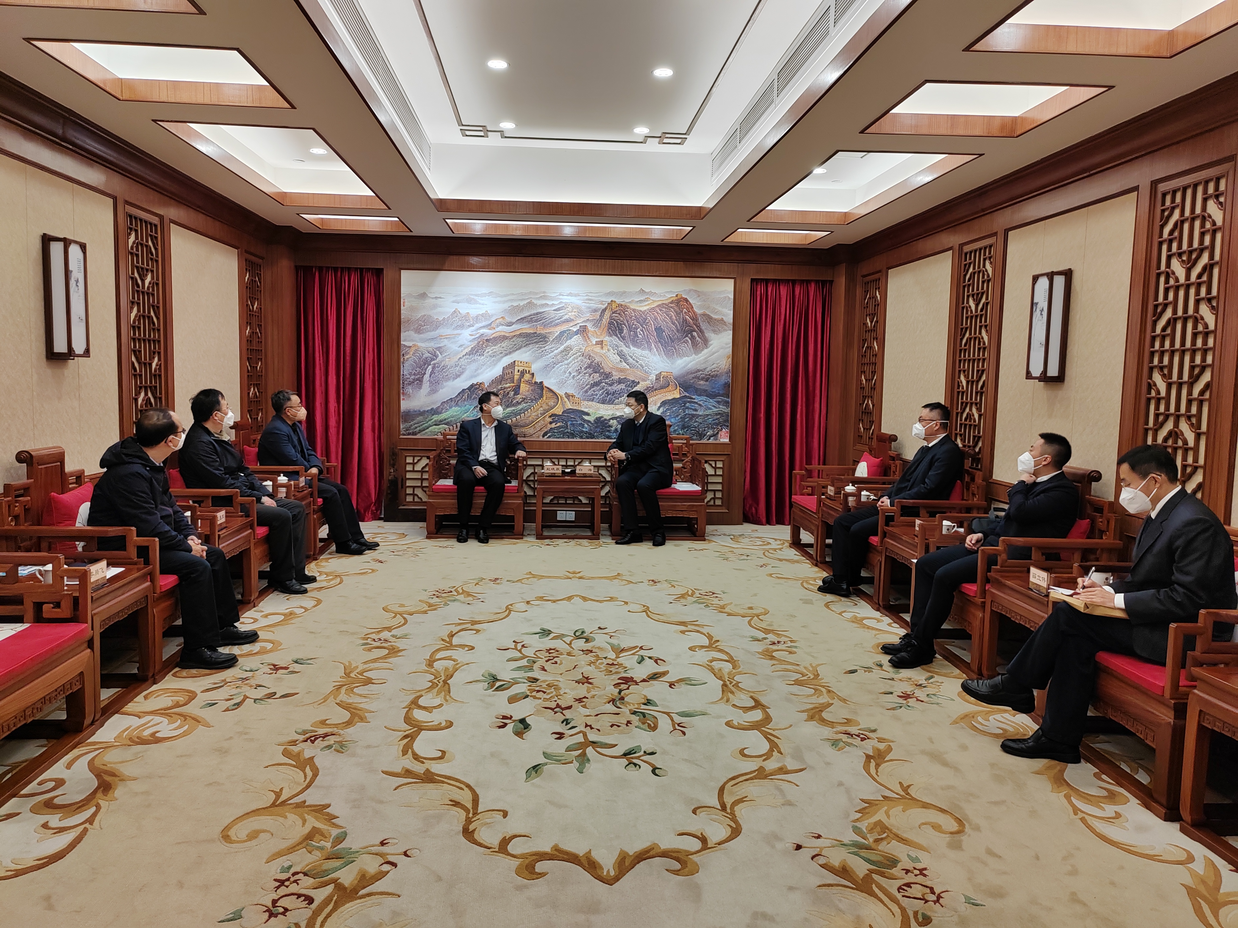 中国华球体育（中国）科技公司党委书记、董事长赵晓晨拜访广东省佛山市委副书记、市长白涛