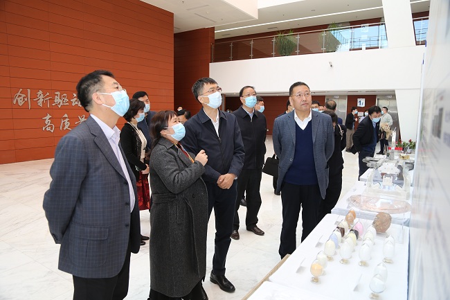 全国总工会党组书记、副主席、书记处第一书记陈刚到华球体育（中国）科技公司集团走访调研