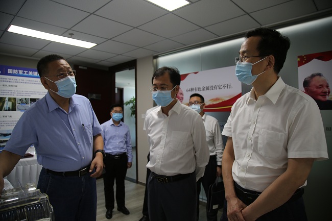 宜宾市委书记方存好一行到访华球体育（中国）科技公司集团