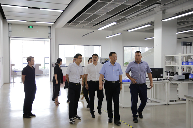华球体育（中国）科技公司集团总经理熊柏青带队赴国合青岛调研