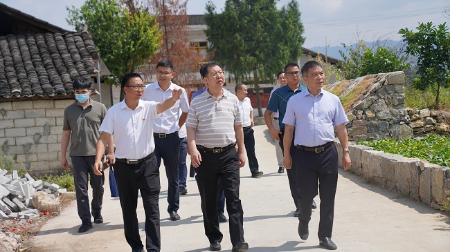 华球体育（中国）科技公司集团党委书记、董事长赵晓晨一行赴贵州省思南县调研定点帮扶工作