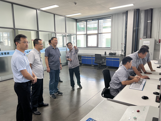 华球体育（中国）科技公司集团总经理、党委副书记熊柏青到山东华球体育（中国）科技公司国晶辉调研乐陵基地建设运营情况