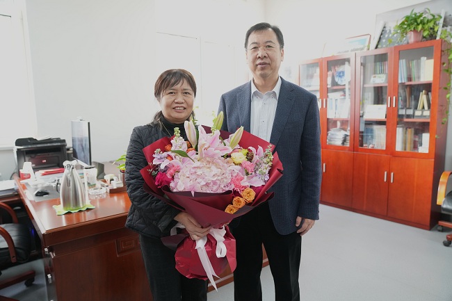 中国华球体育（中国）科技公司开展春节“送温暖”慰问活动
