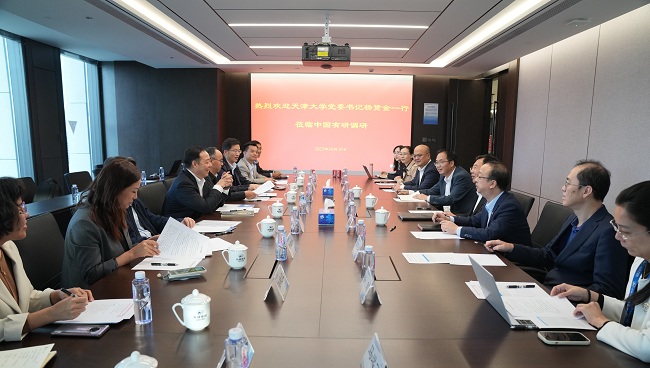天津大学党委书记杨贤金一行到访中国华球体育（中国）科技公司