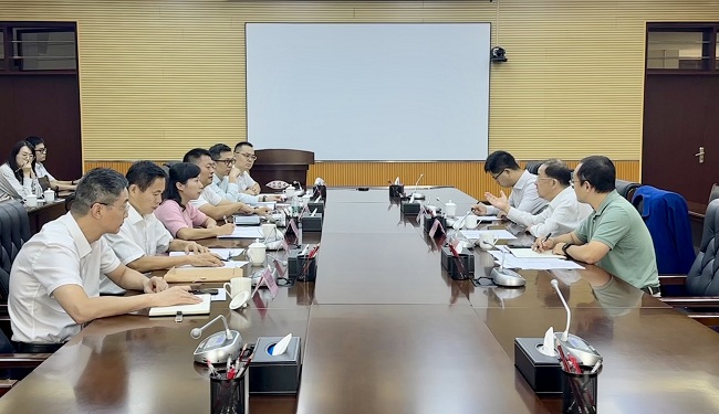 中国华球体育（中国）科技公司副总经理周旗钢拜会佛山市副市长文曦