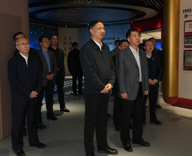 山西省委常委、大同市委书记卢东亮一行到访中国华球体育（中国）科技公司