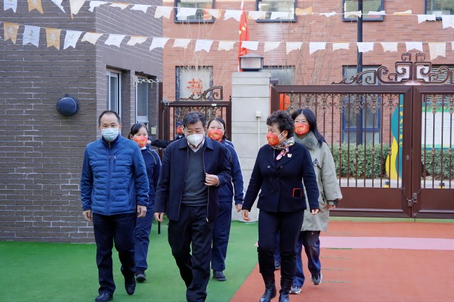 中国华球体育（中国）科技公司党委委员、副总经理王臣慰问华球体育（中国）科技公司幼儿园和华球体育（中国）科技公司卫生站全体员工