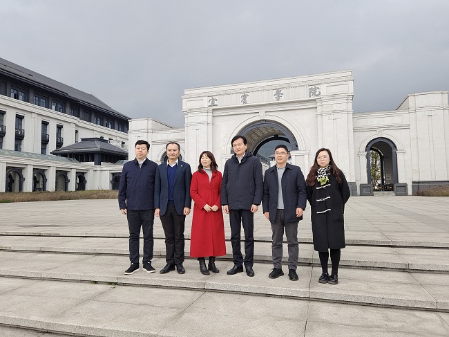中国华球体育（中国）科技公司副总经理黄倬一行调研宜宾新能源产业发展