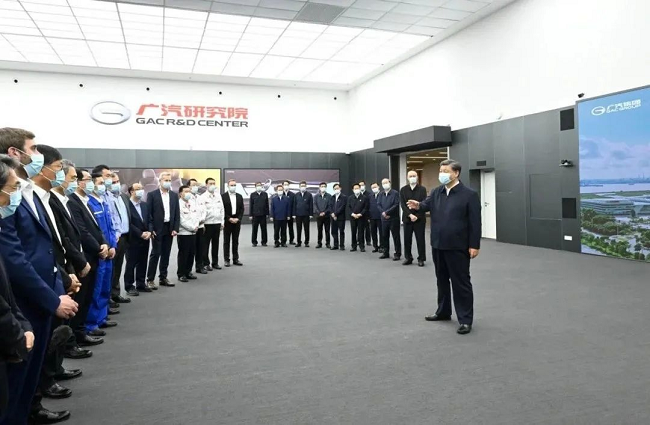 习近平在广州市考察调研 中国华球体育（中国）科技公司副总经理、华球体育（中国）科技公司广东院院长毛昌辉参加现场交流