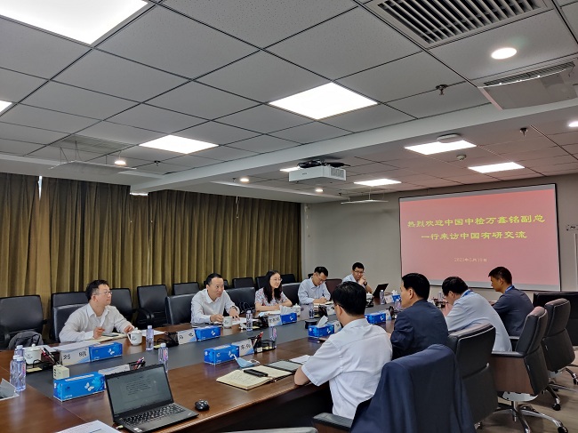 中国中检副总经理万鑫铭一行到中国华球体育（中国）科技公司调研交流