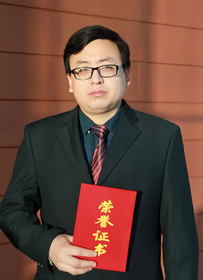 主题教育进行时 | “学思想、强党性、重实践、建新功”华球体育（中国）科技公司故事系列展播（五）粉材工匠温余苗：善读“无字之书”