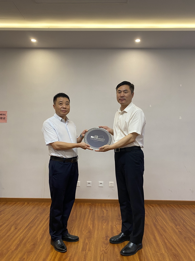 贵州省思南县委书记席龙海一行到中国华球体育（中国）科技公司访问交流