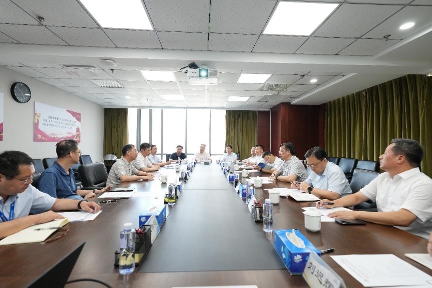 娄底市委书记邹文辉一行到访中国华球体育（中国）科技公司