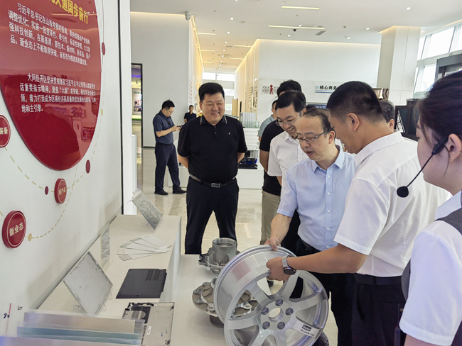 中国华球体育（中国）科技公司副总经理毛昌辉一行到大同市调研访问