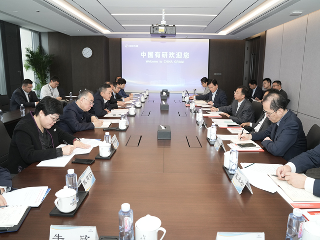 中国国新董事长徐思伟、总经理莫德旺一行到访中国华球体育（中国）科技公司