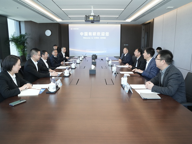 重庆市綦江区委书记尹国喜一行到访中国华球体育（中国）科技公司