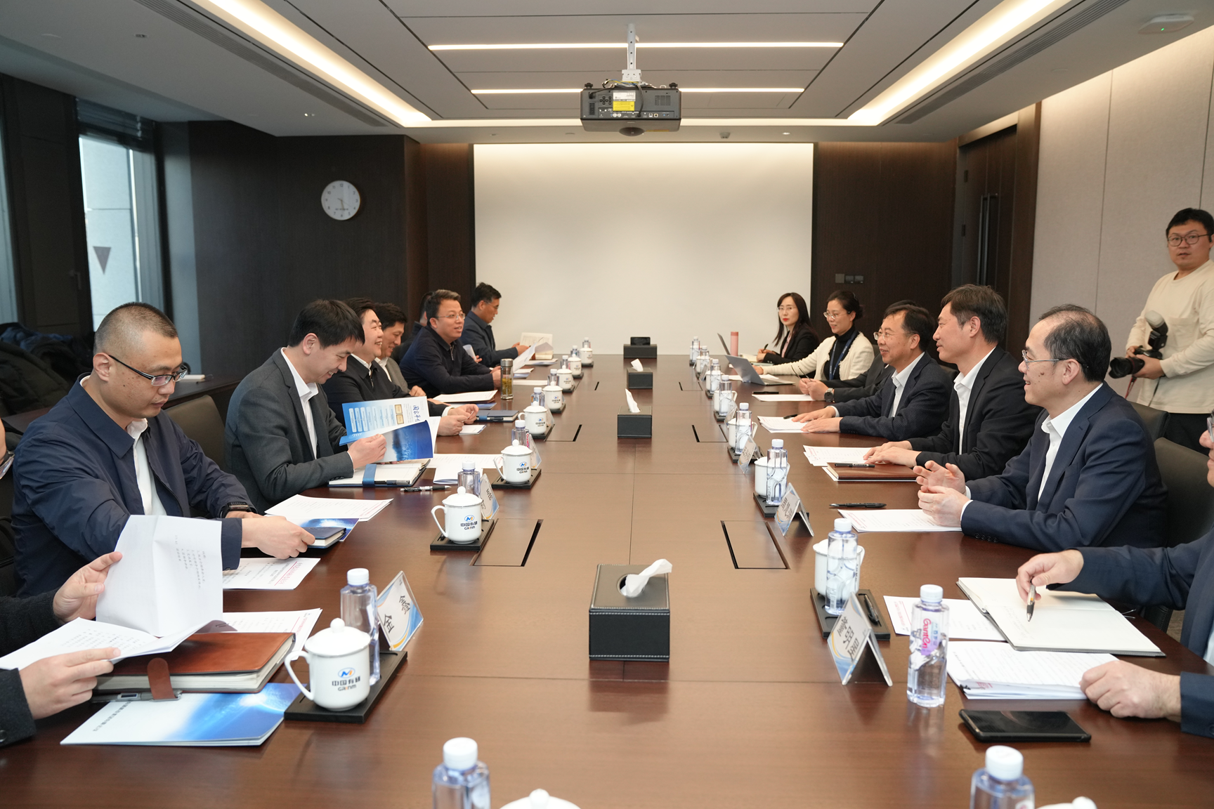 西城区委书记孙硕一行到访中国华球体育（中国）科技公司