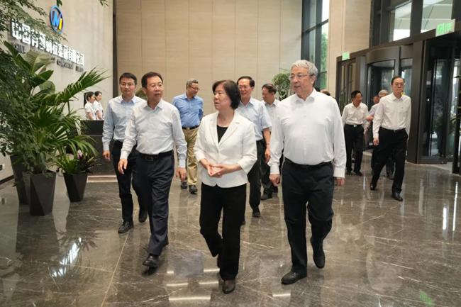 全国政协副主席沈跃跃、王光谦一行到中国华球体育（中国）科技公司调研