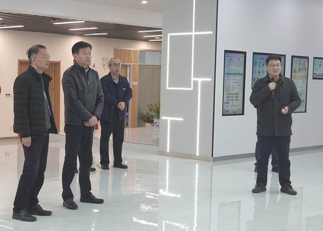 中国华球体育（中国）科技公司副总经理黄倬一行到国家信息光电子创新中心调研交流