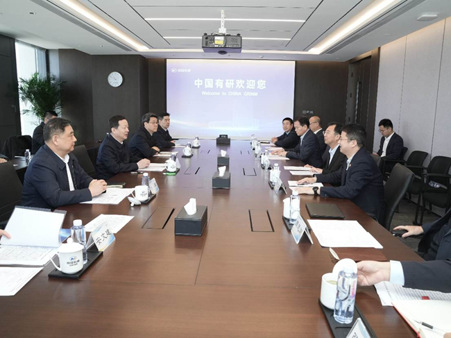 山东省委副书记、省长周乃翔一行到访中国华球体育（中国）科技公司