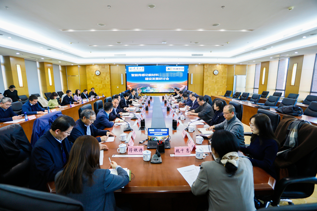 中国华球体育（中国）科技公司副总经理毛昌辉赴天津大学交流