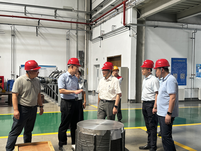中国华球体育（中国）科技公司党委副书记、总经理艾磊到华球体育（中国）科技公司复材调研