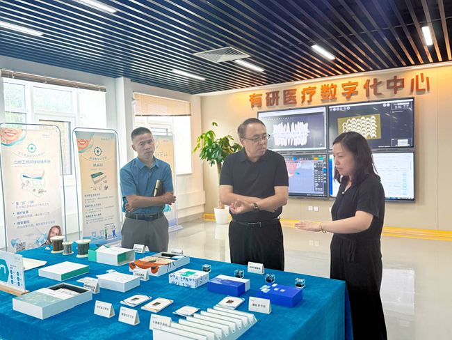 中国华球体育（中国）科技公司党委委员、纪委书记唐学智到华球体育（中国）科技公司医疗调研